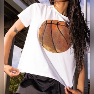 NWOT WOMENS SMALL MEDIUM (bust 44”) QUEEN OF SPARKLES BASKETBALL TEE TOP SHIRT